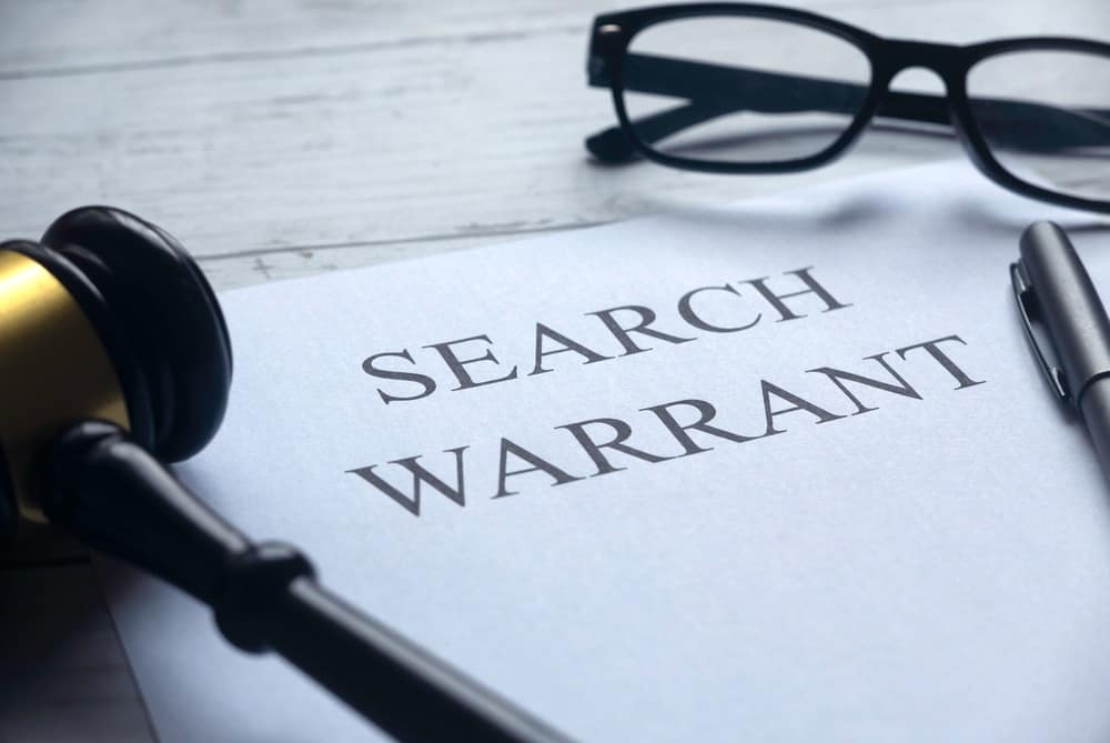Selective,Focus,Of,Glasses.gavel,pen,And,Paper,Written,With,Search,Warrant