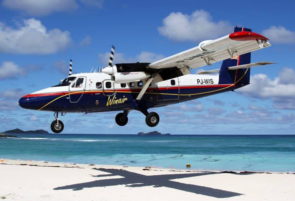 1200px-WinAir_De_Havilland_Canada_DHC-6-300_Twin_Otter_Breidenstein