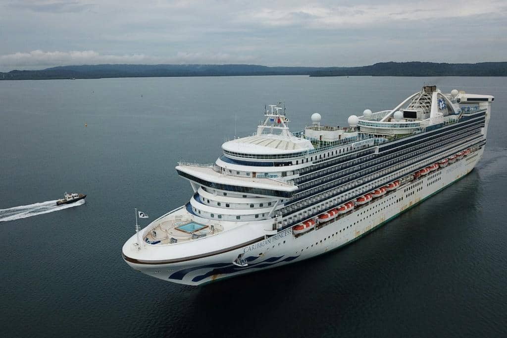 the-caribbean-princess-cruise-ship-in-colon-panama
