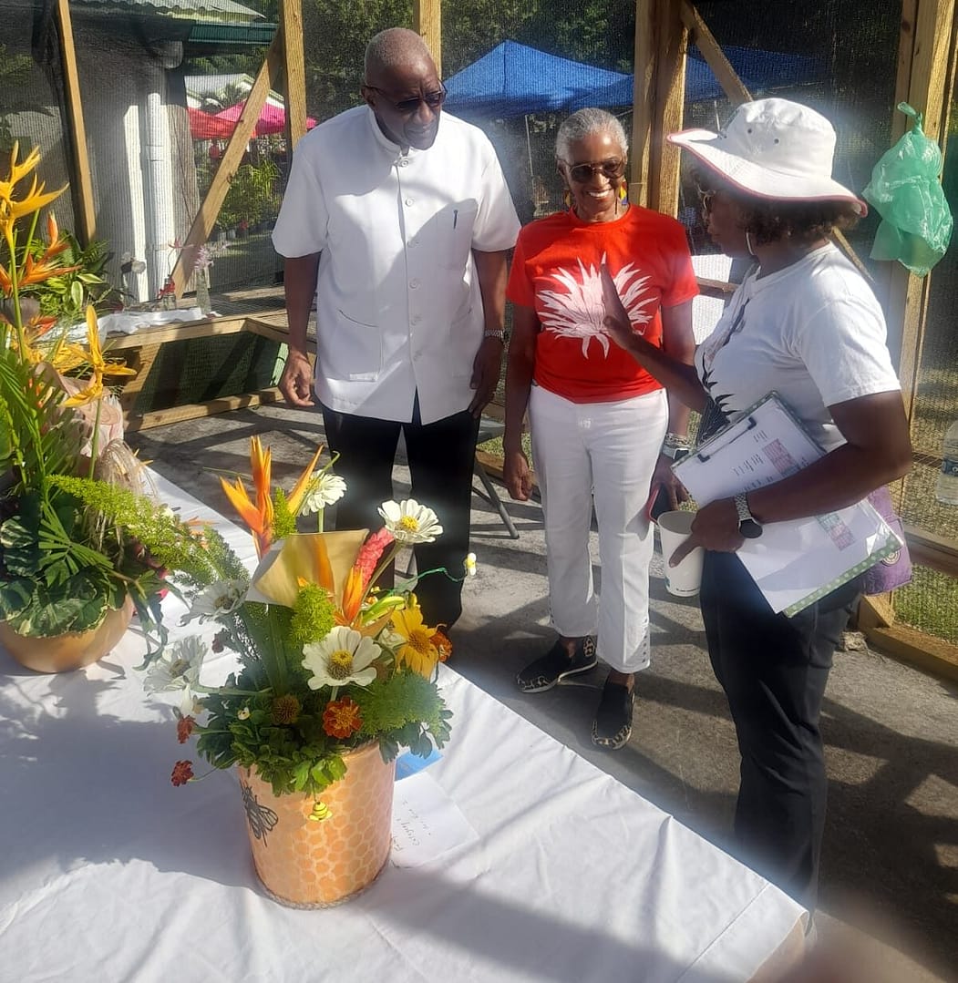 1 Governor General in the Floral Competition Room with President Barbara Japal and Member Jackie Ferracho