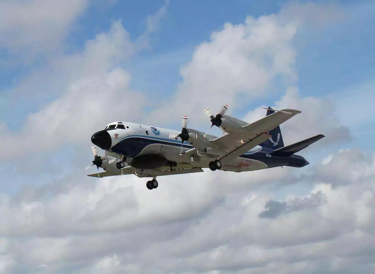 NOAA-Lockheed-WP-3D-Orion-N43RF-taking-off-from-Lakeland-Linder-International-Airport_Photo-by-Jonathan-Shannon