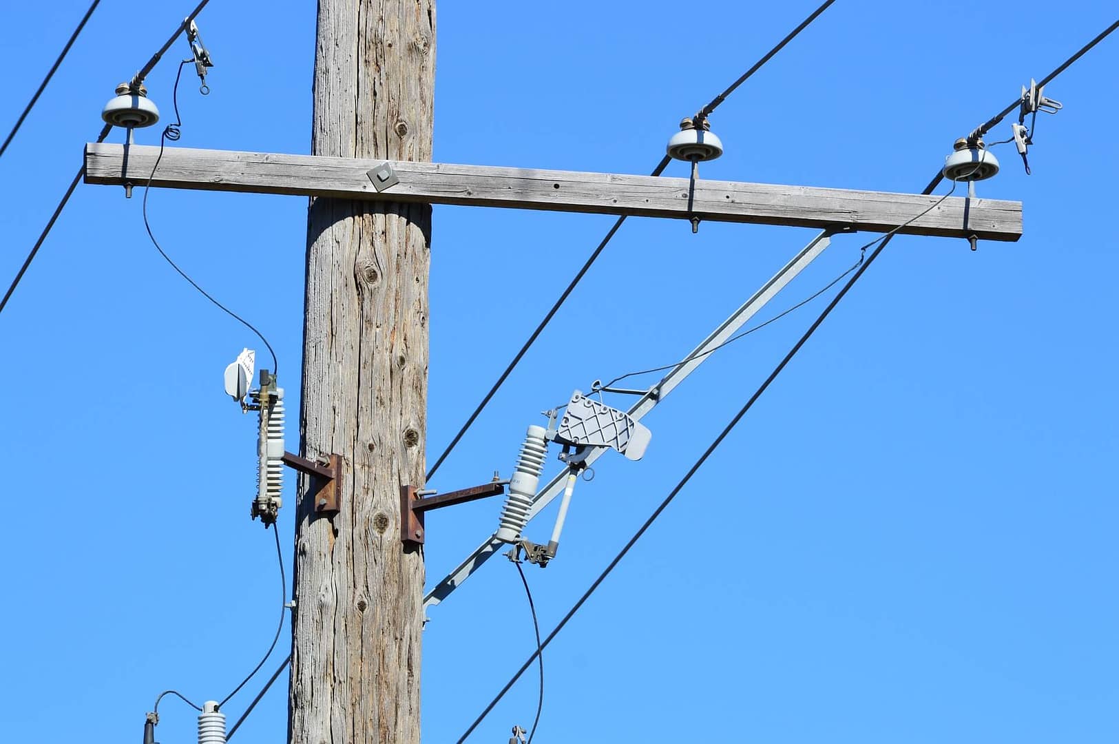 power-pole-installation-repair-utility-pole