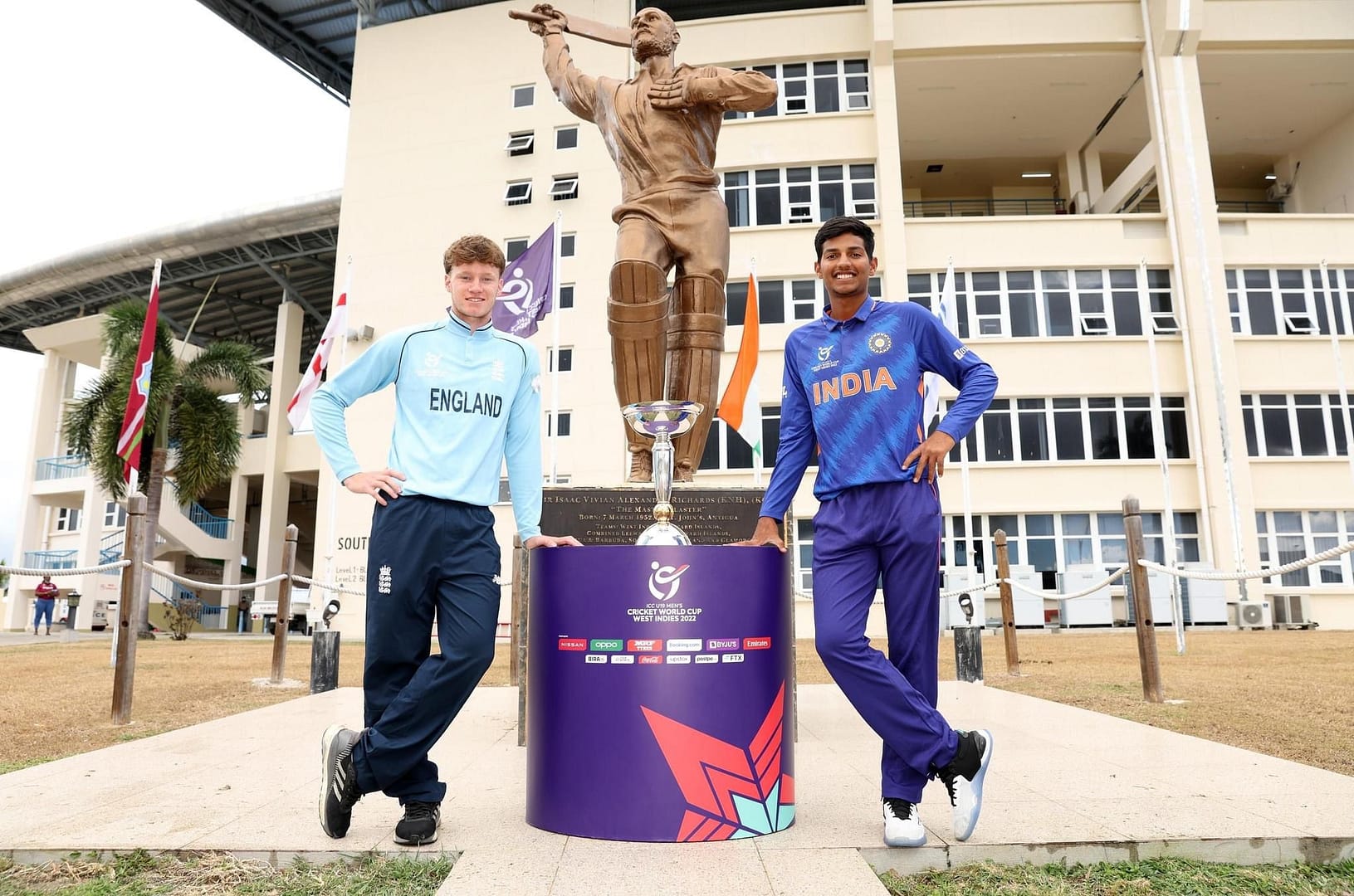 Pre-Final Photo - England and India Captains