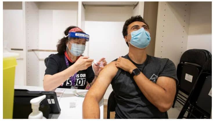 nurse-vaccination