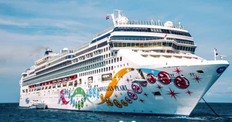 1738598099-primer-barco-nudista-tipo-zarpa-miami