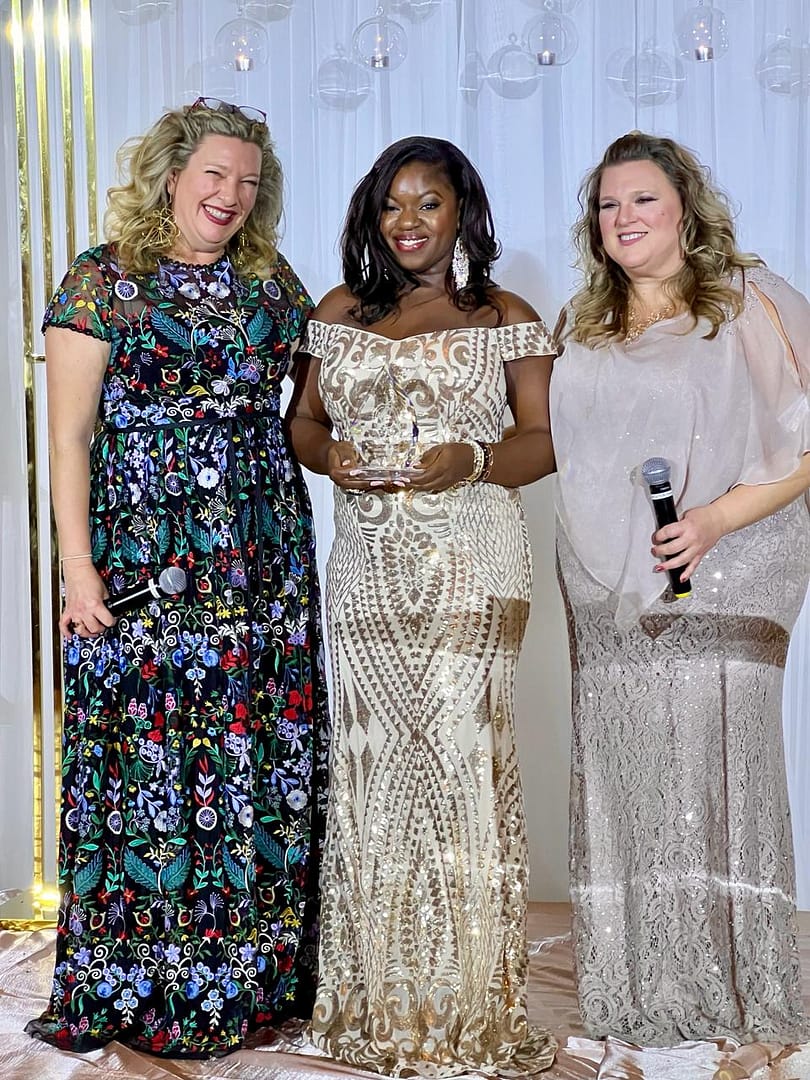 Taneisha S. Richardson receives award at WPIC Wedding Awards (L-R Co-Founder Tracey Manailescu, Taneisha Richardson, Co-Founder Danielle Andrews)