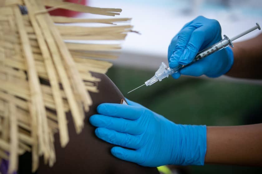 booster-covid-vaccine-injection