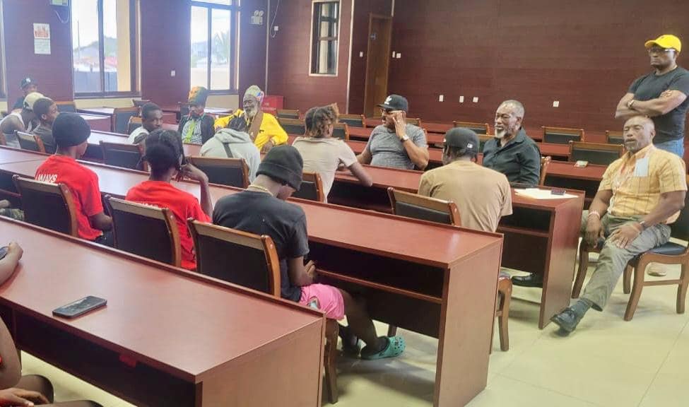 PM Says Former 2 Drilly Members Could Be Hired to Paint Government Buildings