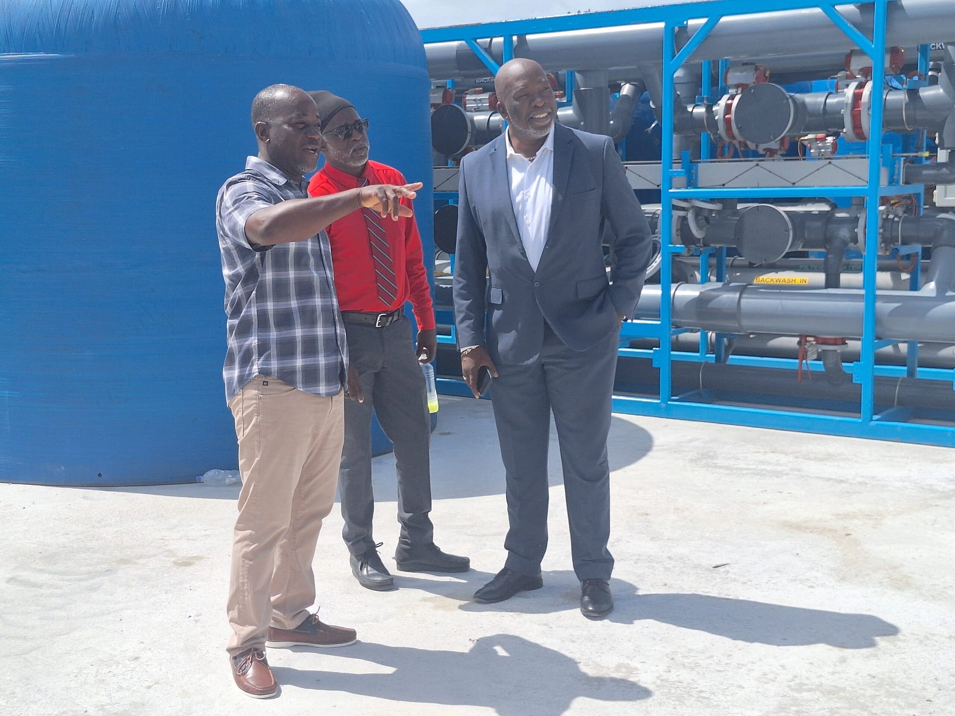 Utilities Minister Inspects the Construction of the Reverse Osmosis Plant at Barnacle Point
