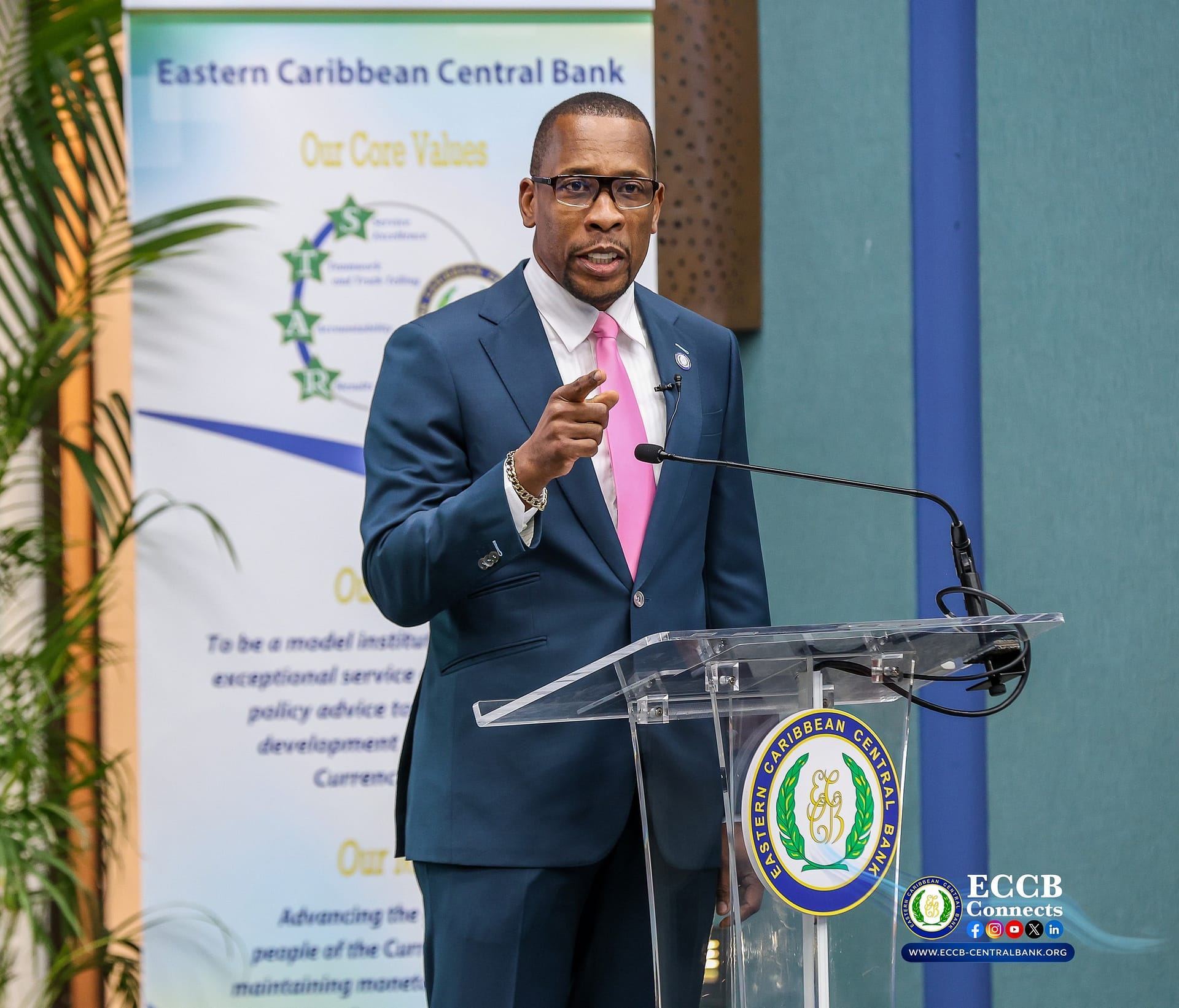 Banks Sitting on Billions While Businesses Struggle for Loans, Antoine Says